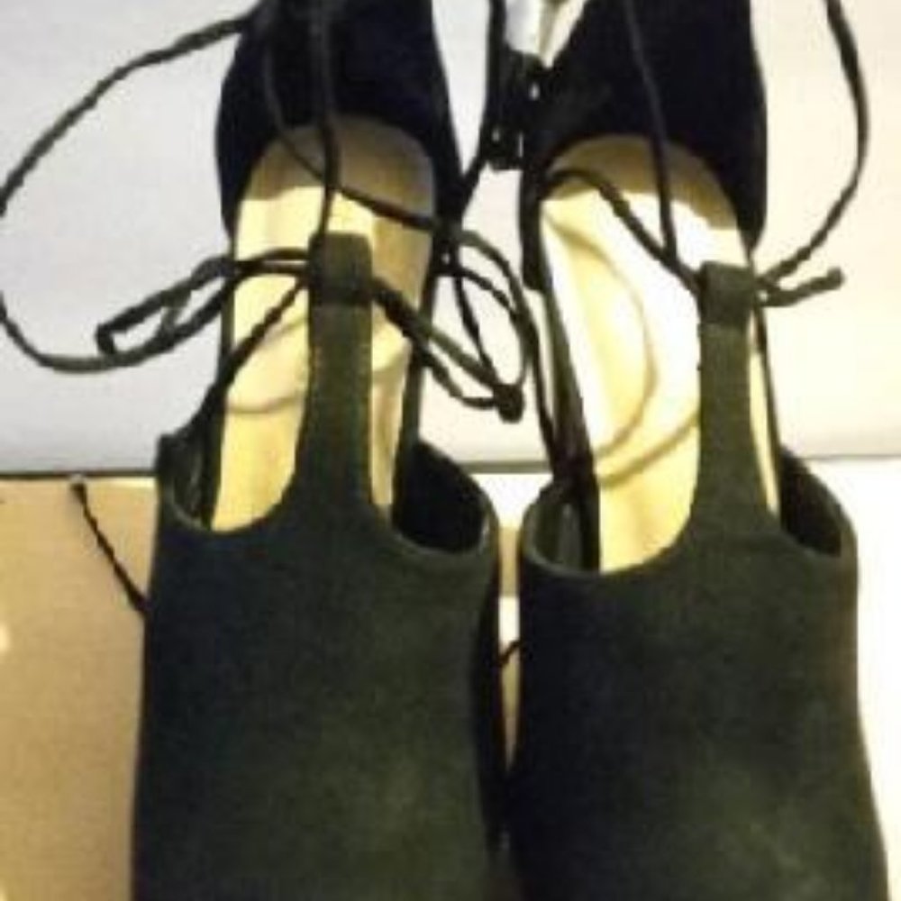 Shoes - Picture 2 of 4